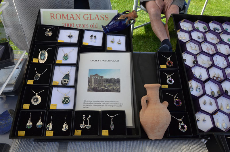 Roman glass jewellery